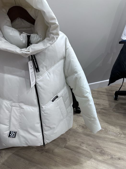 Продам женскую зимнюю куртку