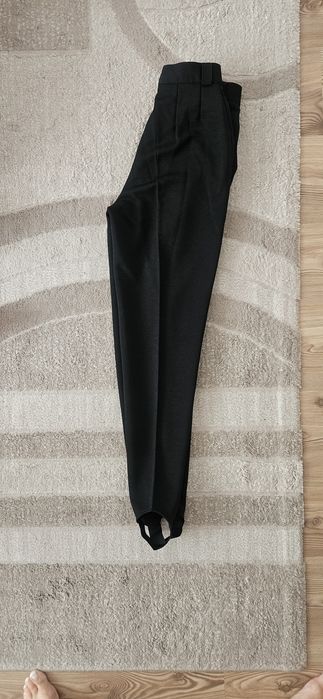 Vand pantaloni marime S