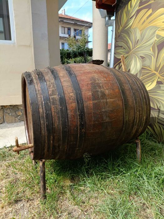 Продавам 2 бр Бурета 250кг. И 300кг.