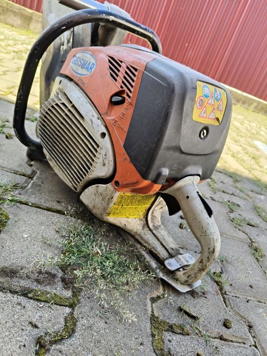 Vând tăietor de asfalt, beton,fier pe benzină