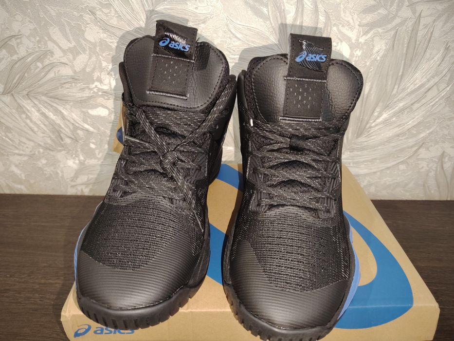 Продам кроссовки Асикс
