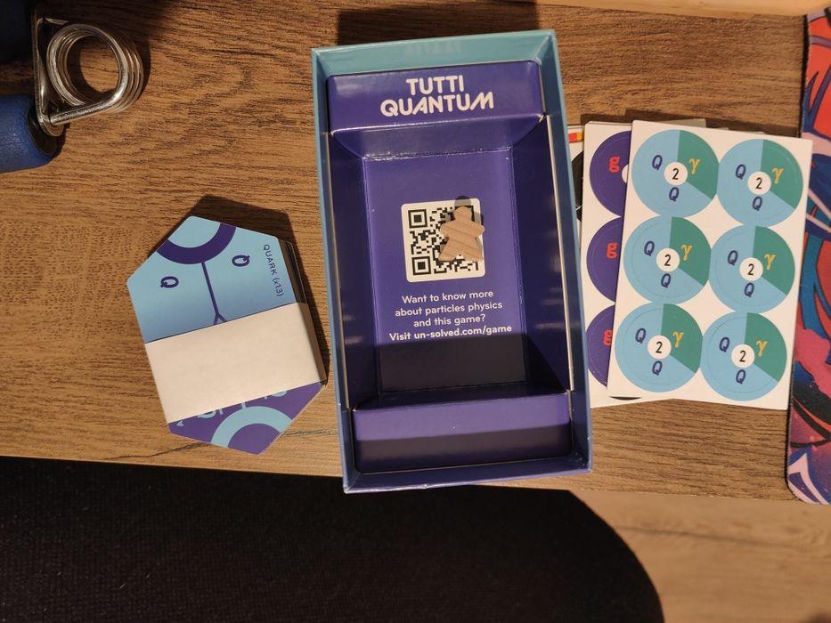 Семейна игра за елементарни частици