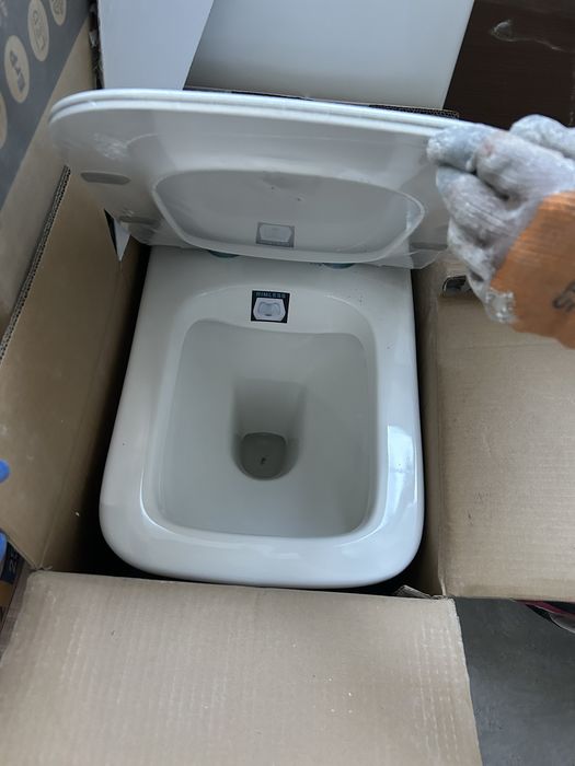 Продается унитаз новый