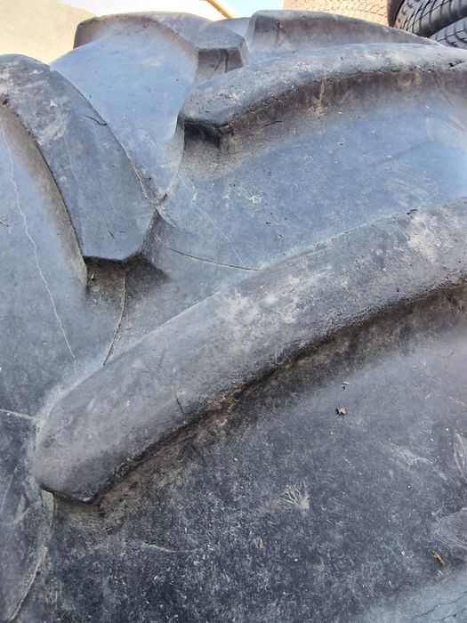 CAUCIUC tractor 440/65R24 marca Michelin