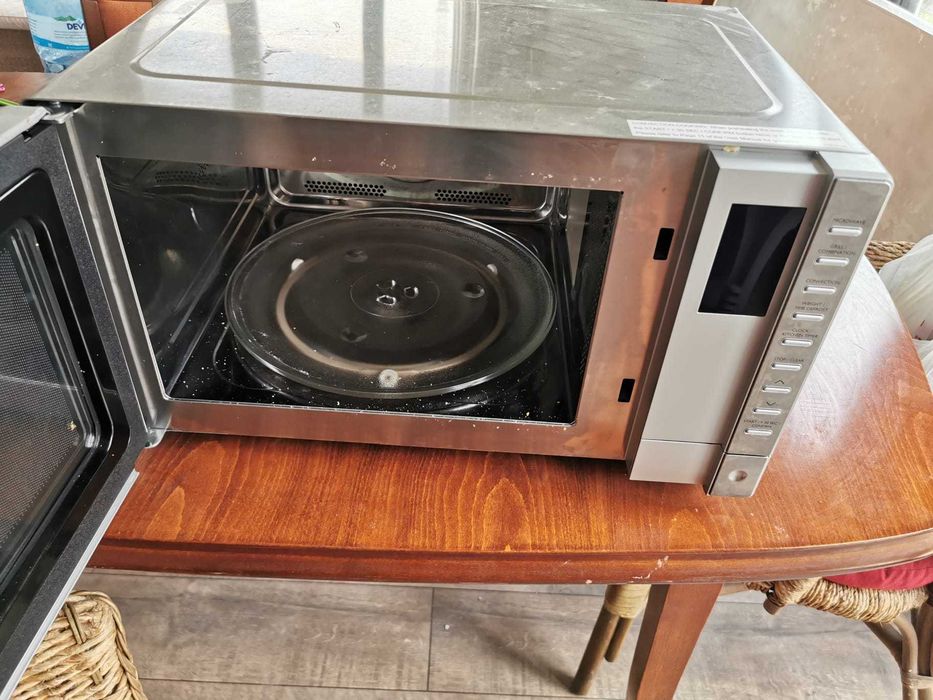 Комбинирана микровълнова фурна Breville 25L с Грил и Конвекция (Инокс)