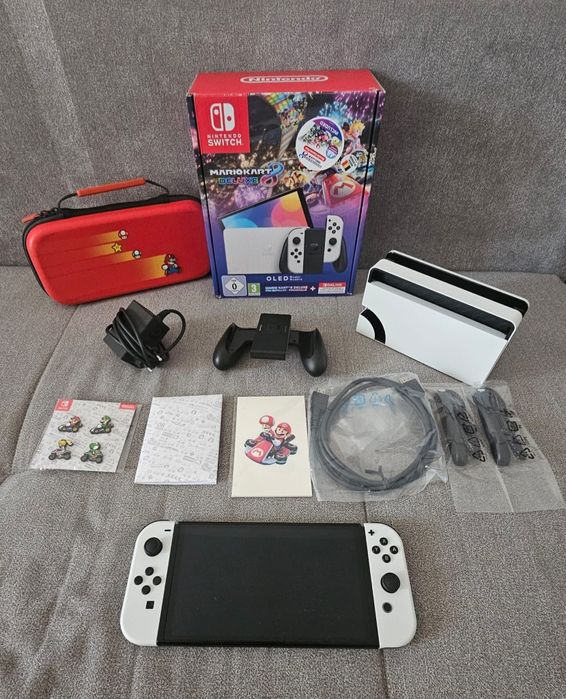Nintendo Switch OLED Mario Kart- Deluxe 64 GB