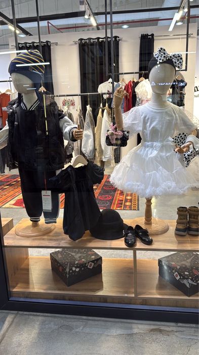 Магазин продаётся вместе с товаром