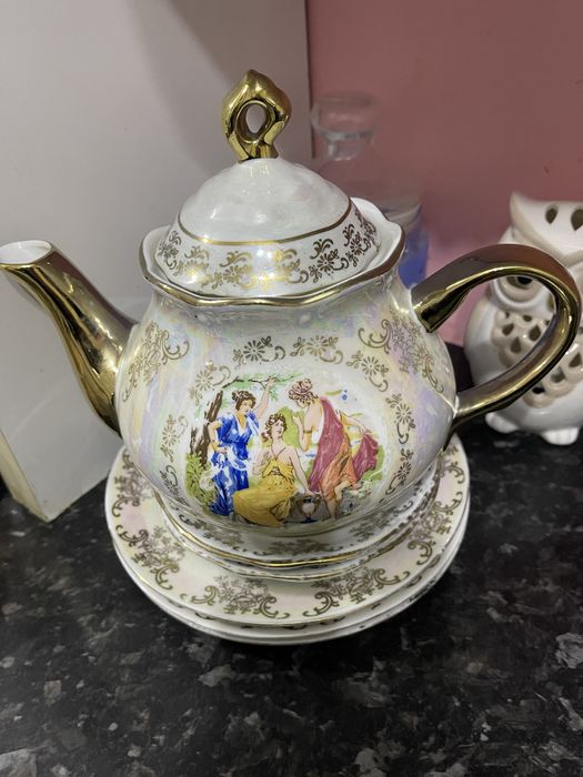 Продам посуду Мадонна