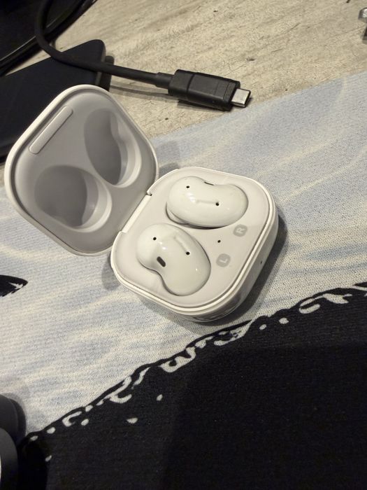 Samsung galaxy buds live