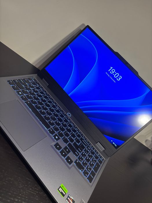 Laptop Gaming Lenovo LOQ RTX 4050 Ryzen 7 + Cooler Inclus