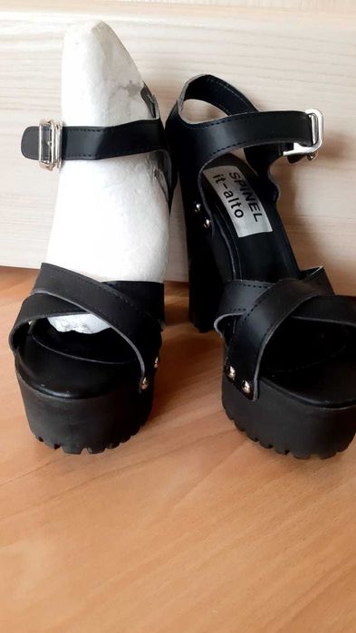 Продам босоножки на платформе, Корея