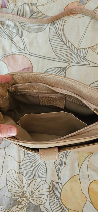 Дамска чанта Daphne в прашно розово от естествена кожа