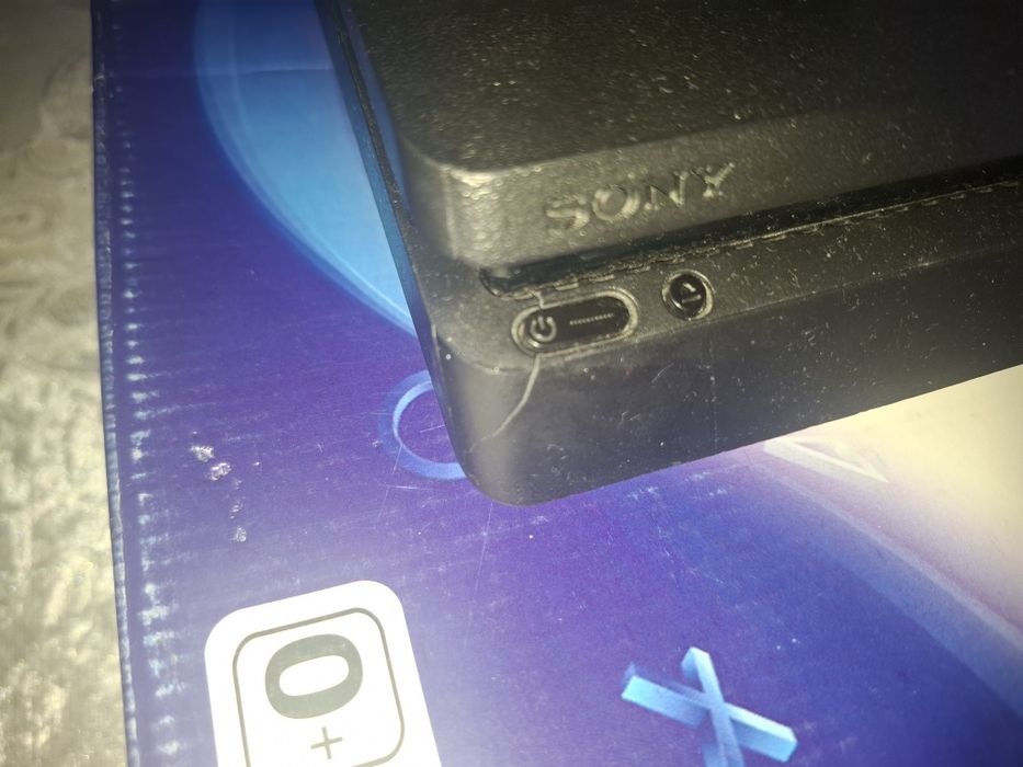 Продам PlayStation 4 Slim