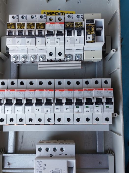 Vând tablou electric