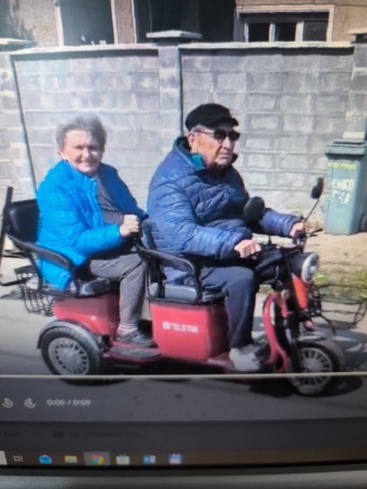 Електрическа триколка  1400W и гастрономи от  поликарбонат