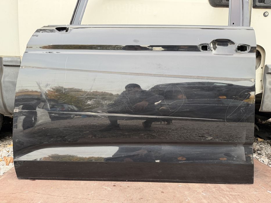 Врата VW Touran 2015 год.-