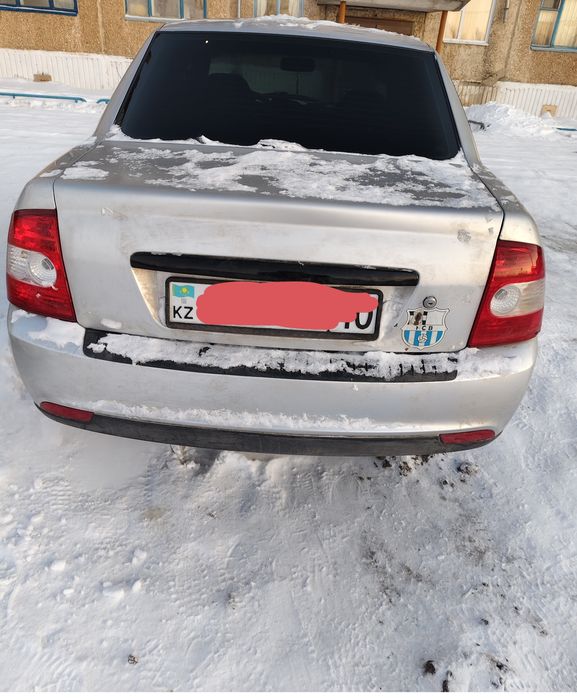 Продам приору машину