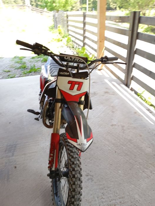 Vând cross Ultra 125