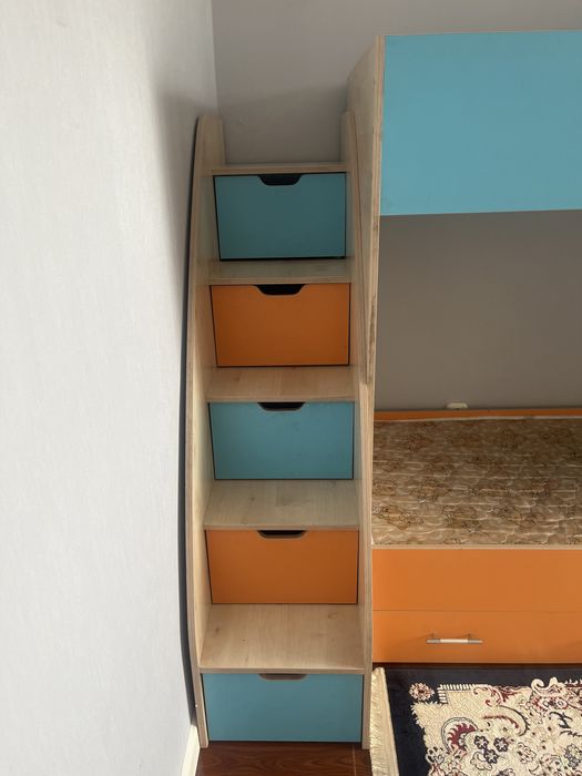 Детская двухярусная кровать