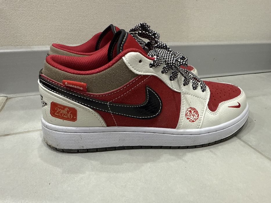 Кроссовки красные