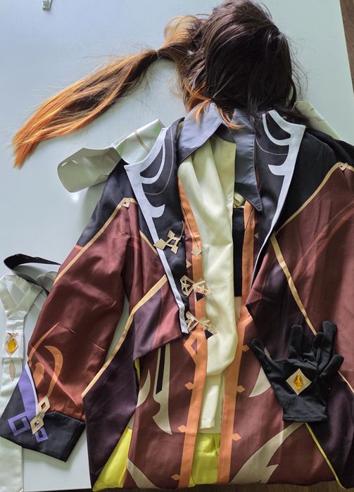 Cosplay Zhongli Genshin Impact cu perucă