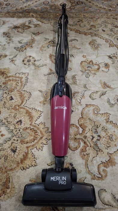 Пылесос вертикальный.