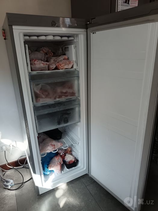 Продаю морозильник вертикальный Premier