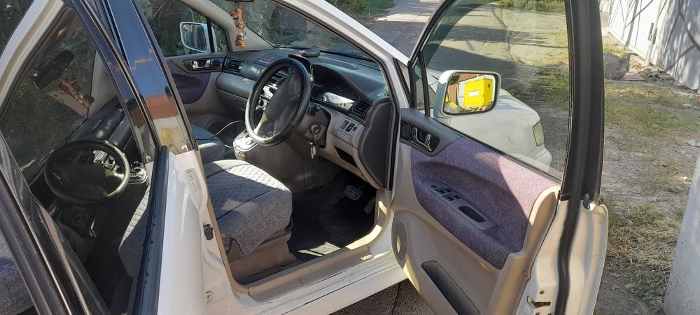Mitsubishi Chariot Grandis
