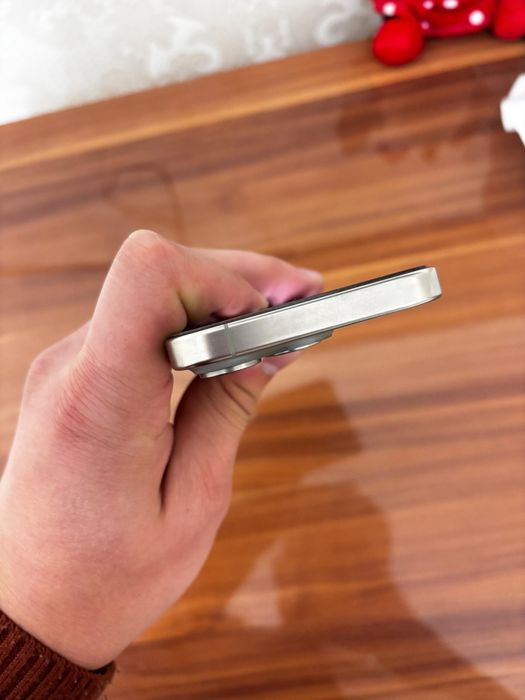 Продаю iphone 15 pro акб 90%