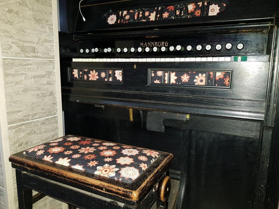 Mannborg Harmonica fabricat 1924 . pianina pian claviatura