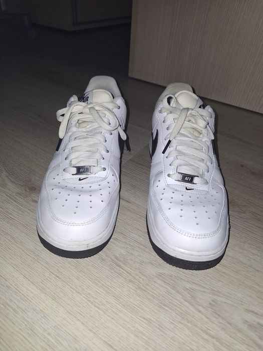 Adidasi Air Force 1 în stare bună