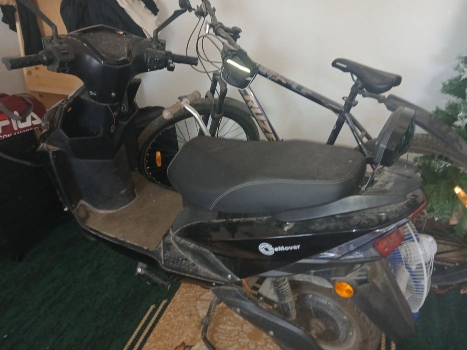 Электро скутер почти новый