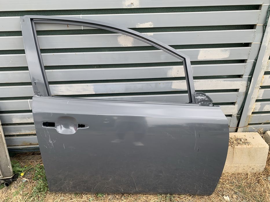 Usa fata Nissan Leaf partea dreapta ( produs nou)