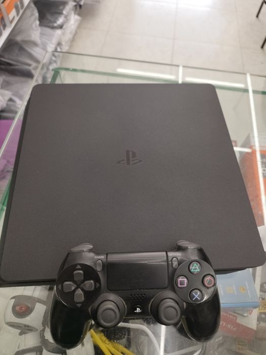 Play station 4 slim