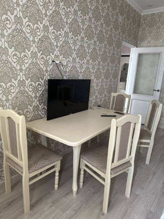 Стол со стульями