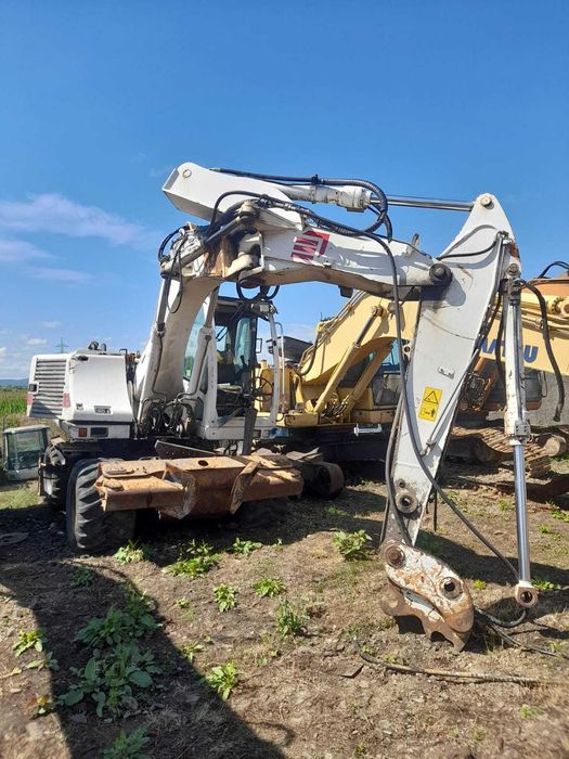 Brat excavator Case WX145