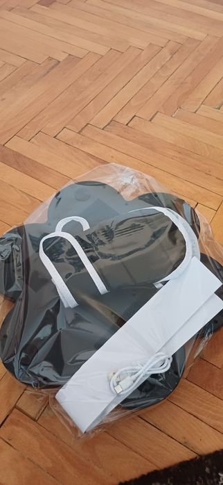 1. Produs NOU. Antrenor de Box Electronic cu Muzică și Lumini LED. Mai am si un sac, gonflabil, de box pt copii.