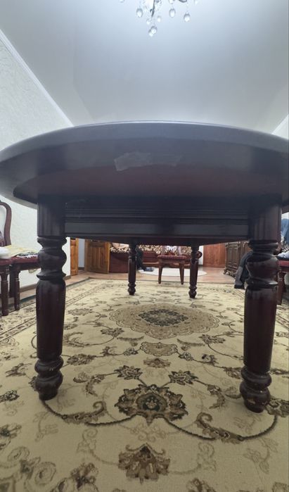 Стол для гостиной