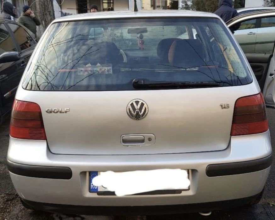 Vând Golf IV 1.6