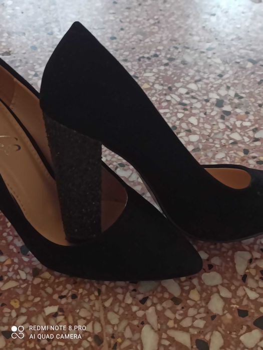 Pantofi negri model special