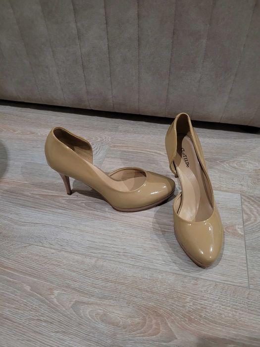 Продам туфли на каблуках