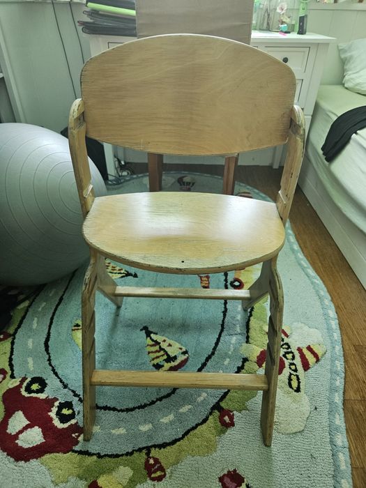 Детски дървен стол
