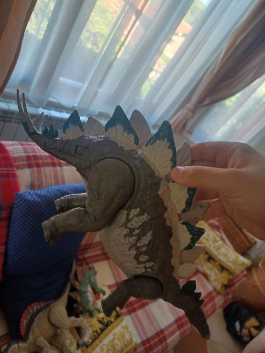 стегозаври Jurassic world