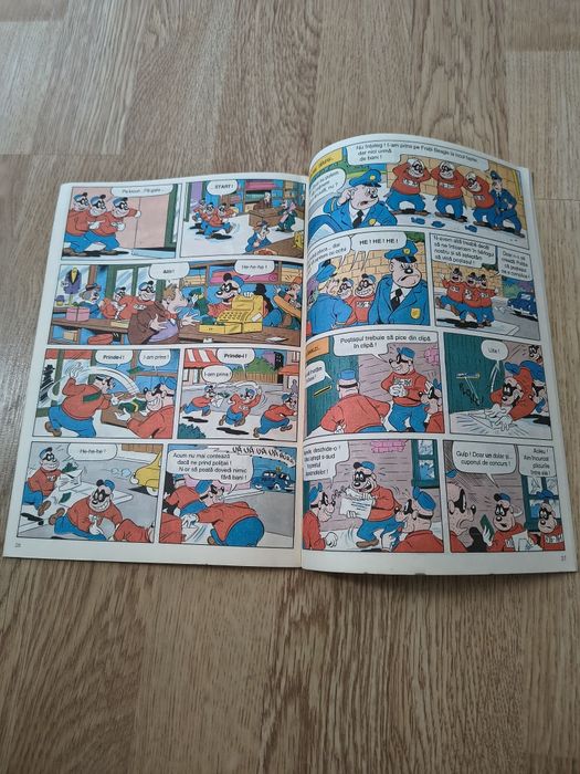 Revista Mickey Mouse nr 7 ...1994.editura egmont.. conține posterul la jumătate