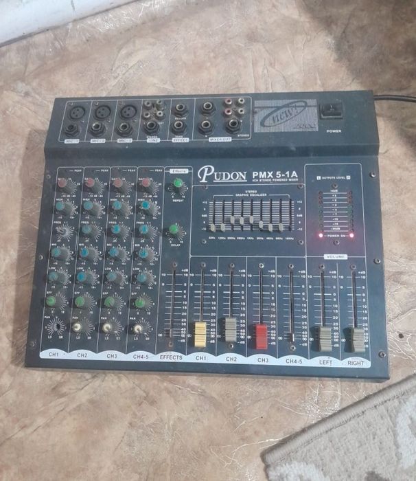 Микшкрный пульт управления усилитель