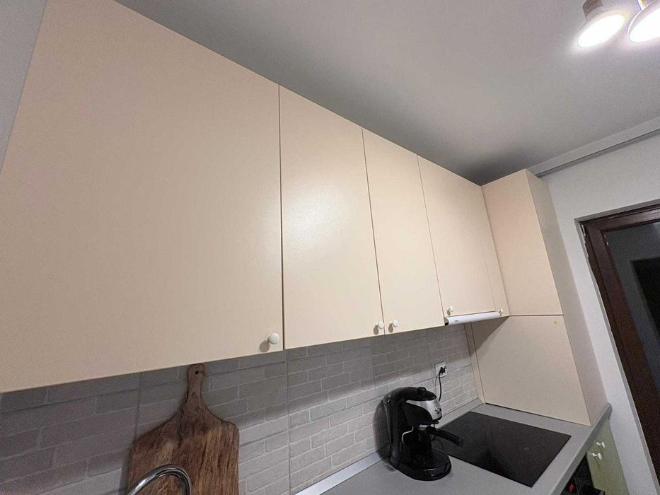 Vand mobila de bucatarie crem. bonus - hota incorporata