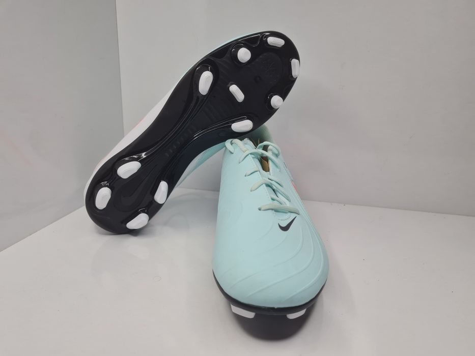 Бутонки Nike Phantom 

Чисто нови без кутия.

Размер 42.5  стелка 27 с