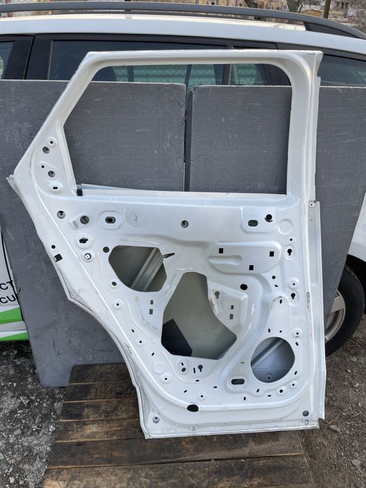 Задна лява врата за Peugeot 3008 Пежо 3008  2016г-