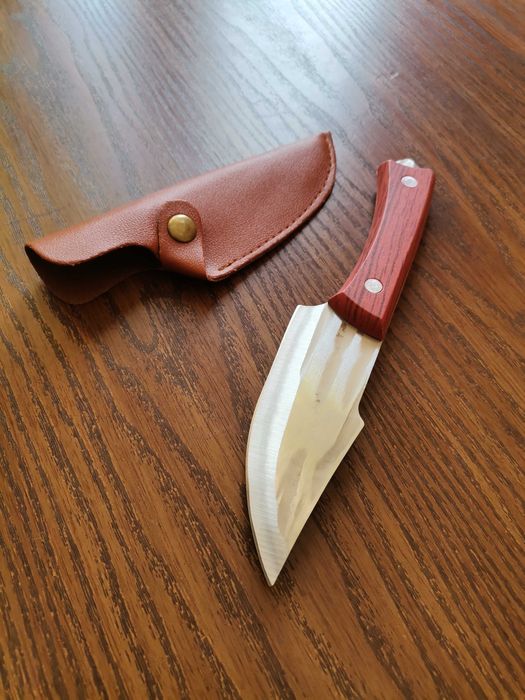 Ножове от цяло пърче метал с кожен калъф