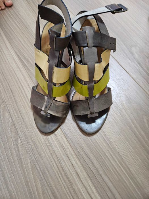 Продам женскую обувь б/у